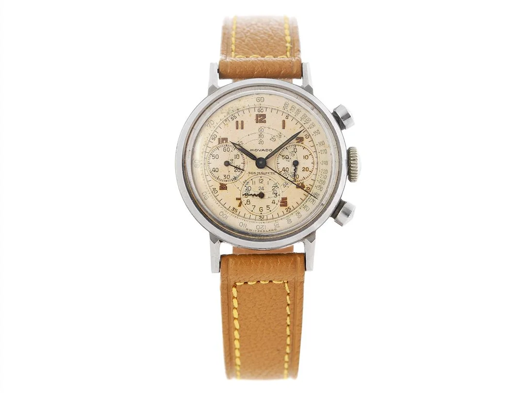 MOVADO, Non-Magnetic, "Snake Hands", "Francois Borgel Case", Cal 90 M (95), Ref nr. 19018, Boett nr. 101368, kronograf (defekt), herrur, 33 mm, stål, manuell, plexiglas, gravyr, ATT: saknar innerlock, läderband, ca 1945. — Klockor/Movado — Kaplans