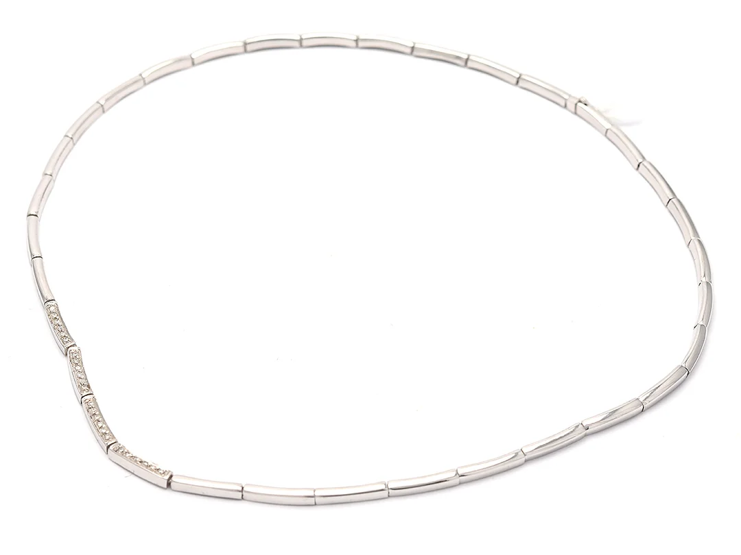 Collier, 18K, 17,1g, vitguld, halvstelt, diamanter 20x ca 0,01ct, ca 42 cm. — Smycken/Collier — Kaplans