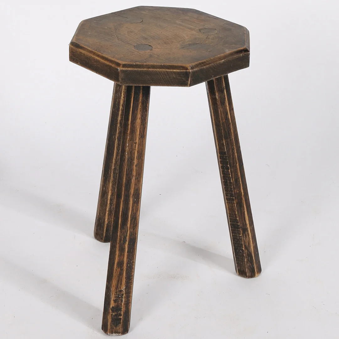 A 19TH CENTURY PRIMITIVE OAK MILKING STOOL. — Sofas & Seatings — Bishop & Miller