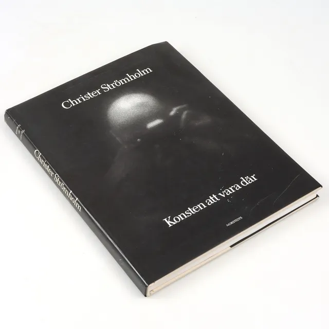 CHRISTER STRÖMHOLM. Fotobok, "Konsten att vara där". Norstedts Förlag, Stockholm 1991.