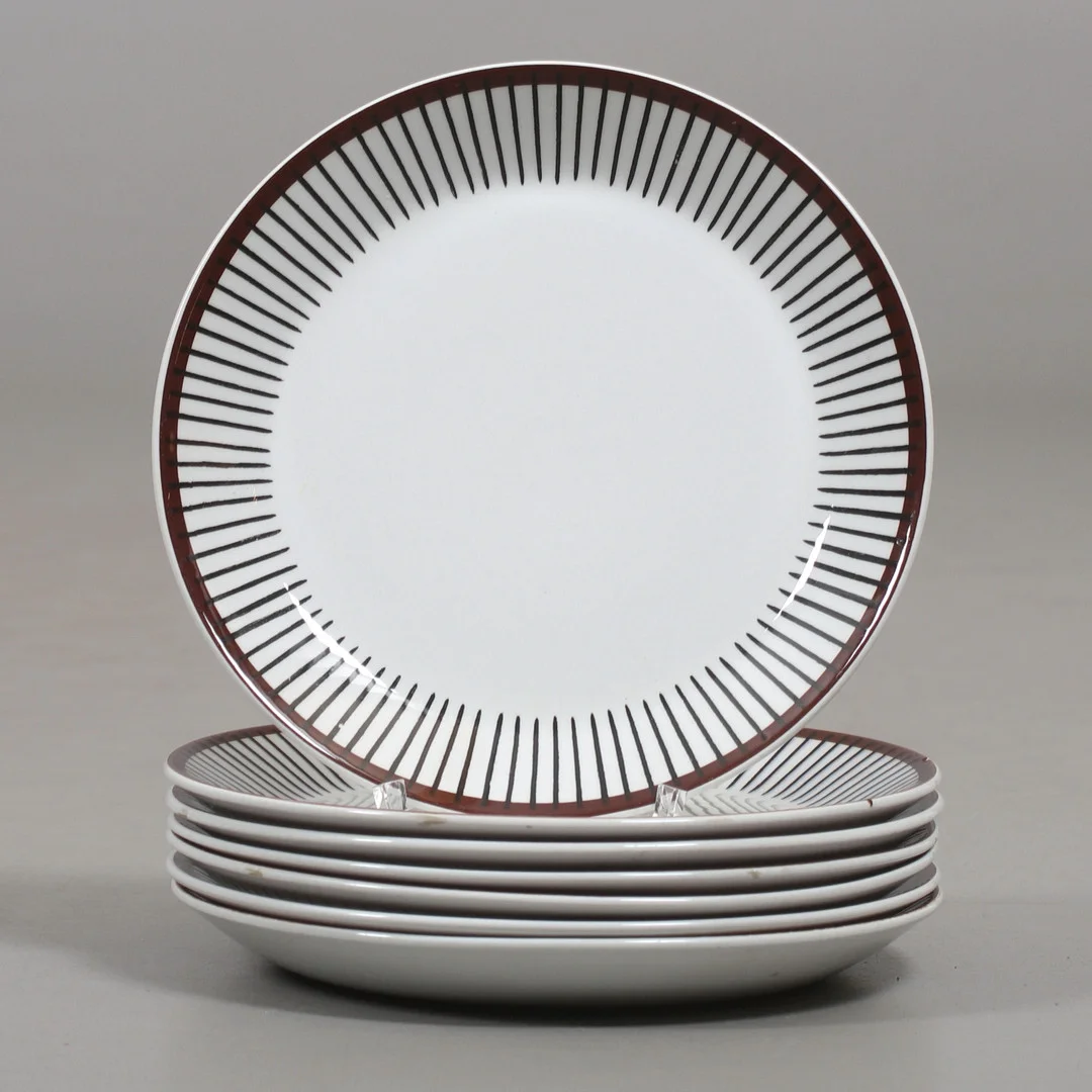 STIG LINDBERG. 7 st, tallrikar, "Spisa Ribb", porslin, Gustavsberg. — Tableware — Stadsauktion Sundsvall