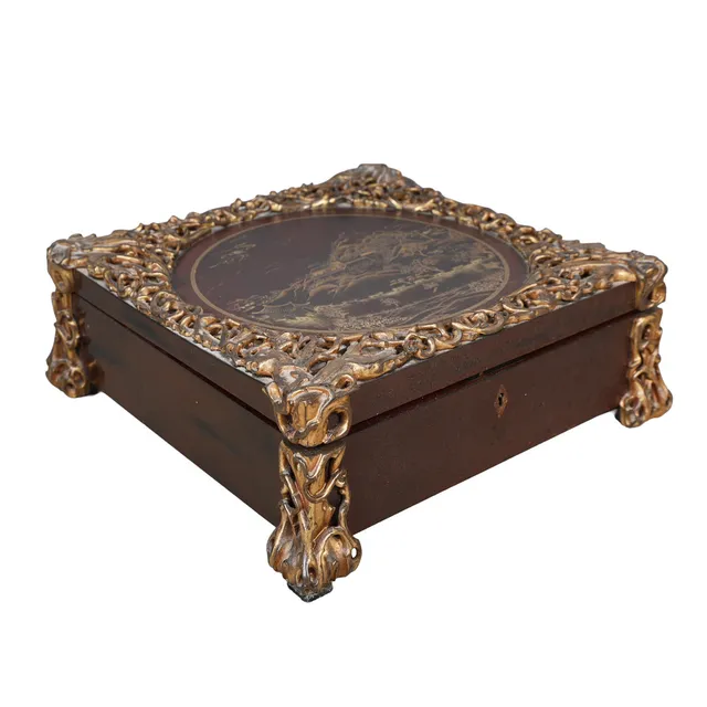A 20TH CENTURY CHINESE RED AND GILT LACQUERED BOX.