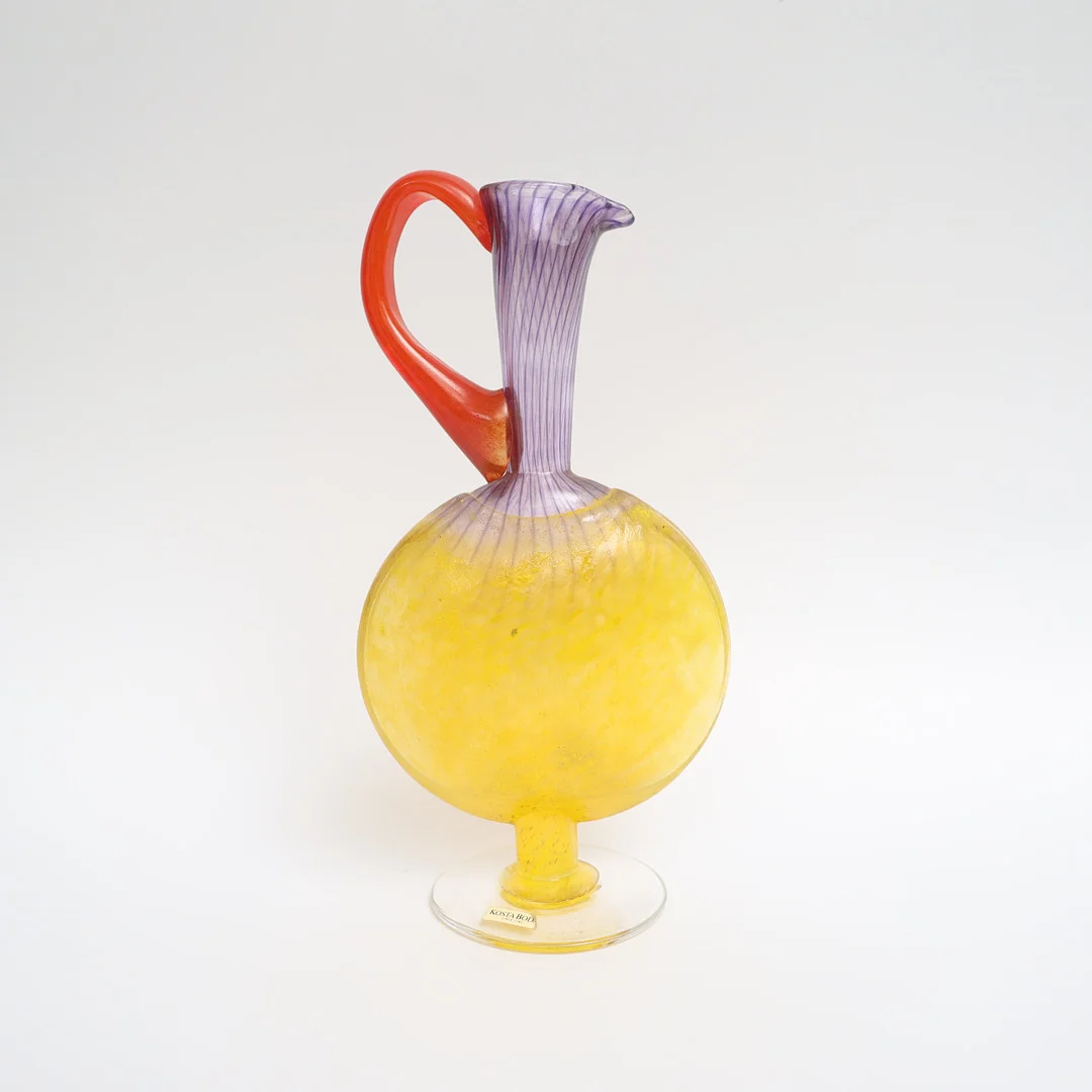 KJELL ENGMAN. Serveringskanna "bonbon" flerfärgat konstglas, osignerad. — Art glass — Falun Auktionsbyrå