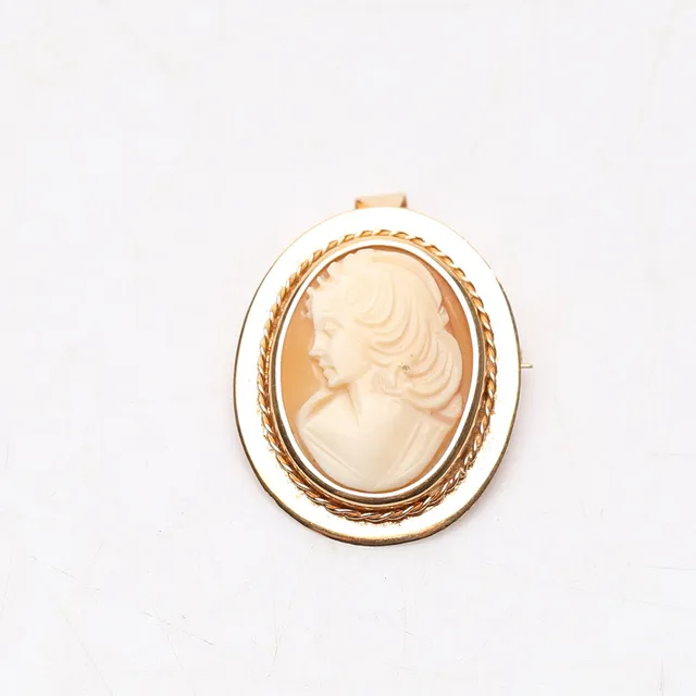 CAMÉHÄNGE, 18k, Guld, Vikt cirka 6,2 gram.