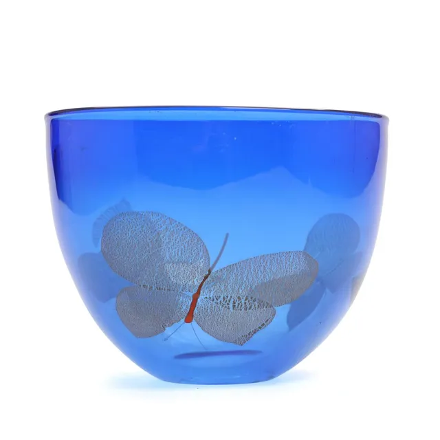 A blue glass bowl, decorated with butterflies. Signed FL. Unique. H. 11. Diam. 15 cm.