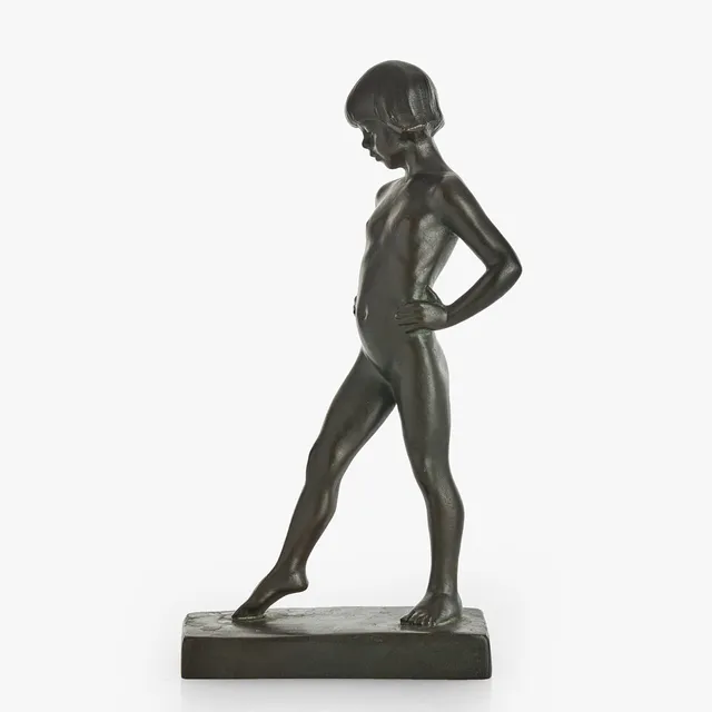 CARIN NILSON (1884–1973). Skulptur, "Boel-Britt", signerad samt daterad 1930, gjutarmärkt Otto Meyers Eftr. Fud. patinerad brons.