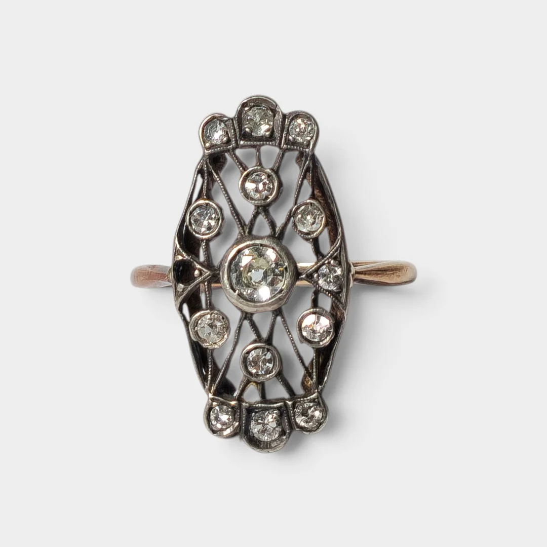 Anillo Art Déco en oro, plata y diamantes. Circa 1920. — Rings — Barcelona Auctions