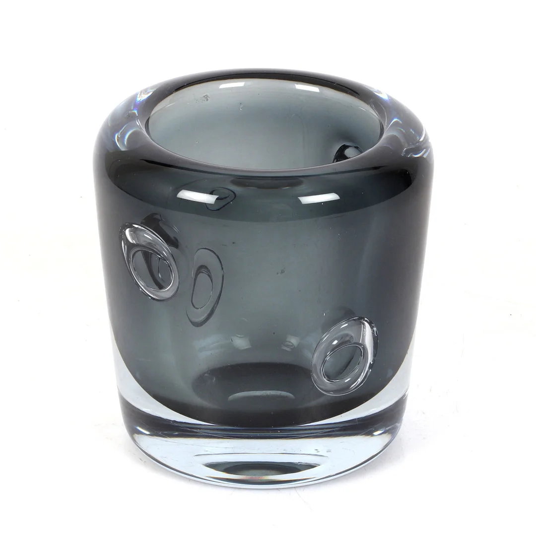 ASTA STRÖMBERG. Vas, Strömbergshyttan, signerad. — Art glass — Stadsauktion Sundsvall