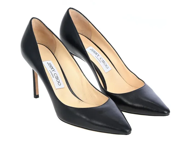JIMMY CHOO, PUMPS, Romy 85, svart läder, stl 38, klack 8,5 cm, made in Italy, dustbag, originalkartong, lätt slitage på sulan. Good Condition.