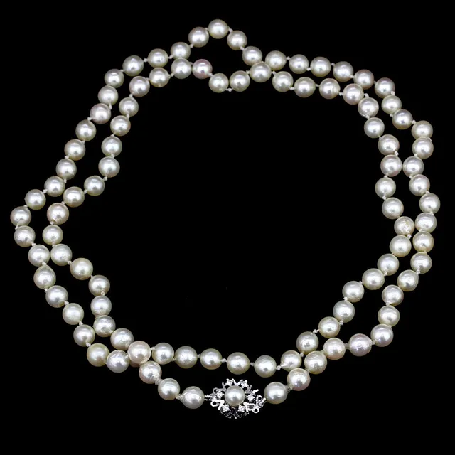 18CT GOLD AKOYA PEARLS NECKLACE.