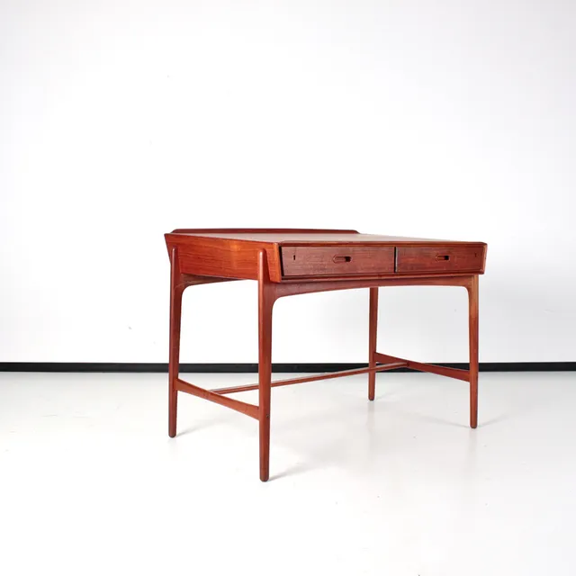 SVEND AAGE MADSEN. Teak Schreibtisch / Ladies desk Modell „200“ für Sigurd Hansen Møbelsnedkeri, Dänemark.