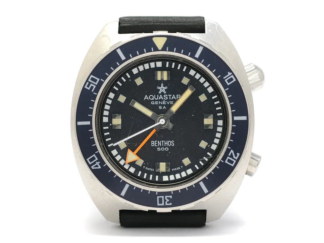 AQUASTAR, Geneve, Benthos 500, Cal AS 2162, Ref nr. 1002, Boett nr. 5040042, herrur, 42 mm, stål, automatisk, mineralglas, dykfunktion, skadad urtavla (8/10), gummiband, originalspänne, ca 1970. — Klockor/Aquastar — Kaplans