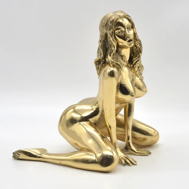 ROBBI JONES (1961). "VERENA", DAMENAKT, SKULPTUR, MESSING (POLIERT), GELBGOLDENER PATINA, UM 2000, SIGNIERT.