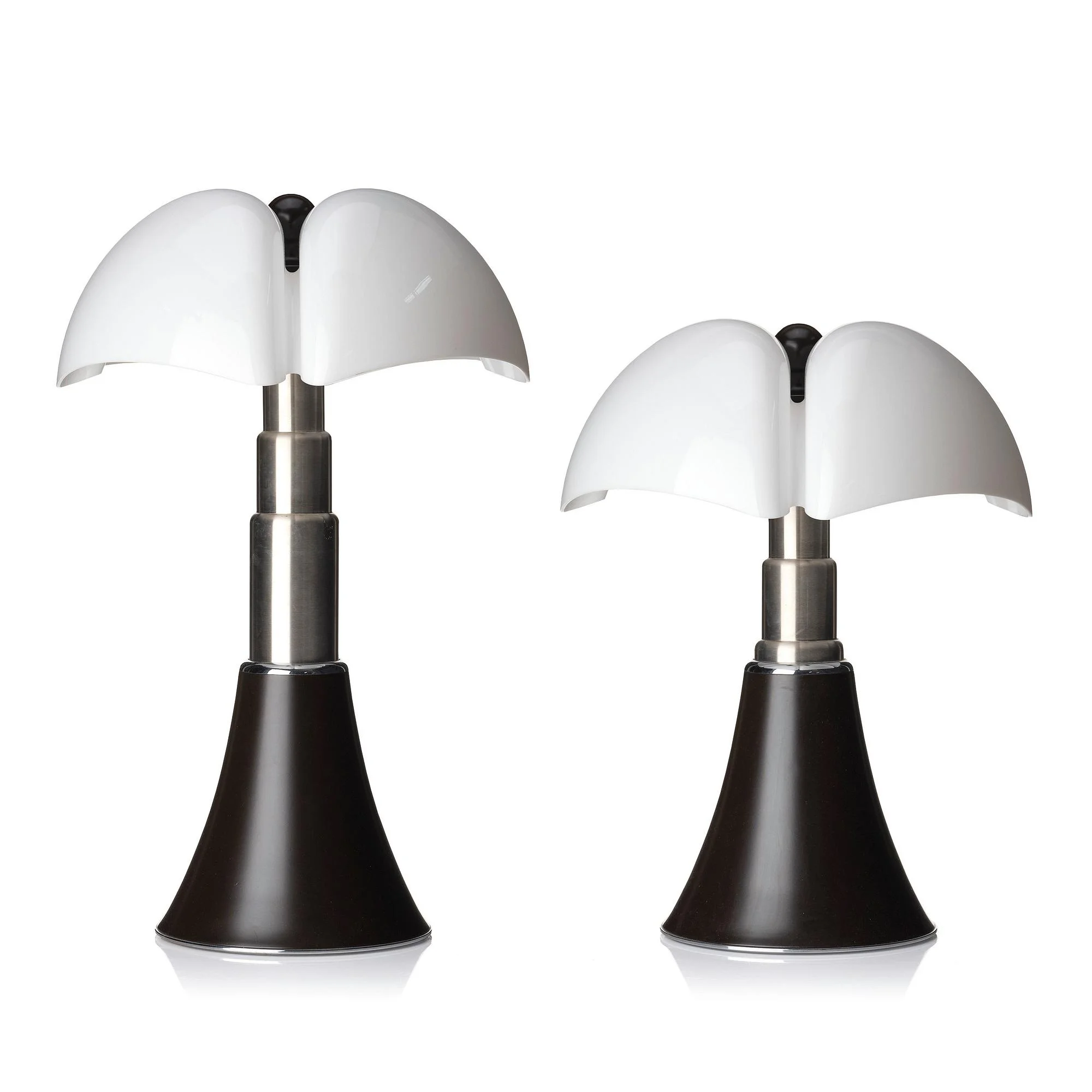 Gae Aulenti, bordslampor, ett par "Pipistrello", Martinelli Luce, Italien, efter 1965. — Bukowskis