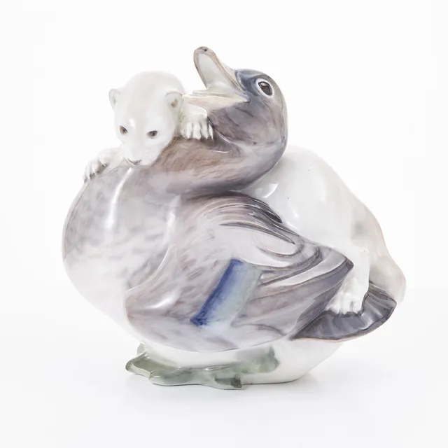 KNUD KYHN. Figurin, and och iller, porslin, Royal Copenhagen.