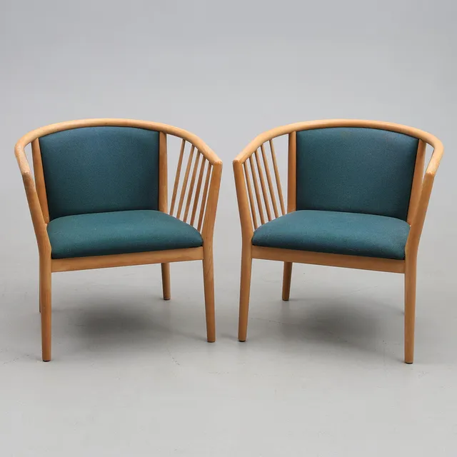 FINN ØSTERGAARD. TILLSKRIVEN. Karmstolar, ett par, modell ”B-411", Danmark.