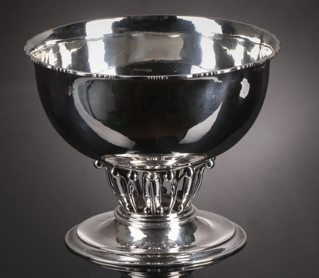 Georg Jensen Louvre model 19A — Silver, bronze, copper and pewter/Hollowware — Lauritz