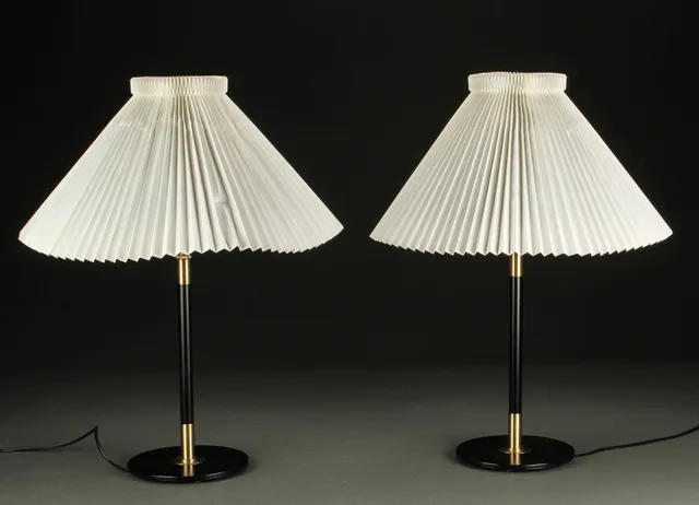 Aage Petersen for Le Klint. Et par bordlamper model 352 (2)