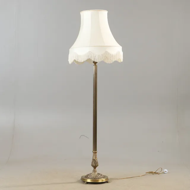 GOLVLAMPA, mässing, 1900-talets andra hälft.
