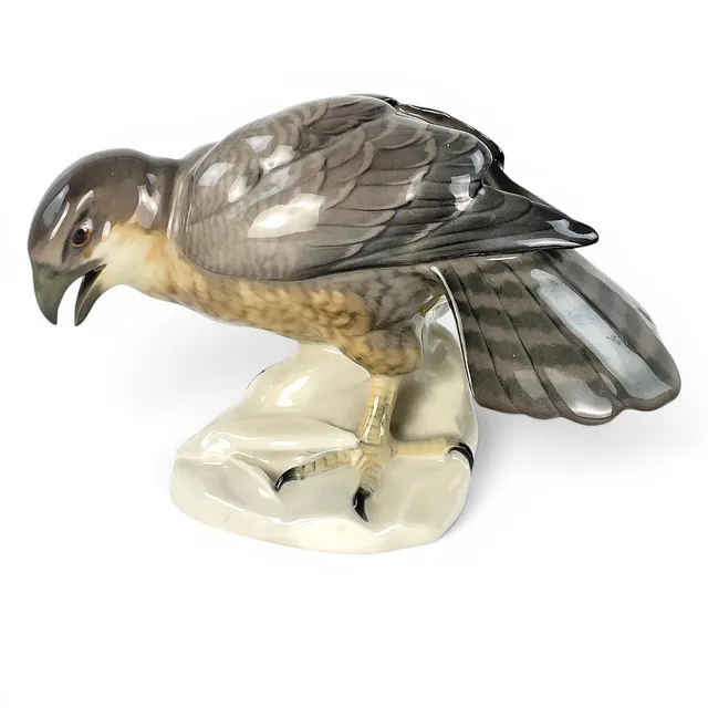 WALDEMAR LINDSTRÖM. Duvhök, figurin, porslin, Rörstrand, signerad, 1900-talets första hälft.