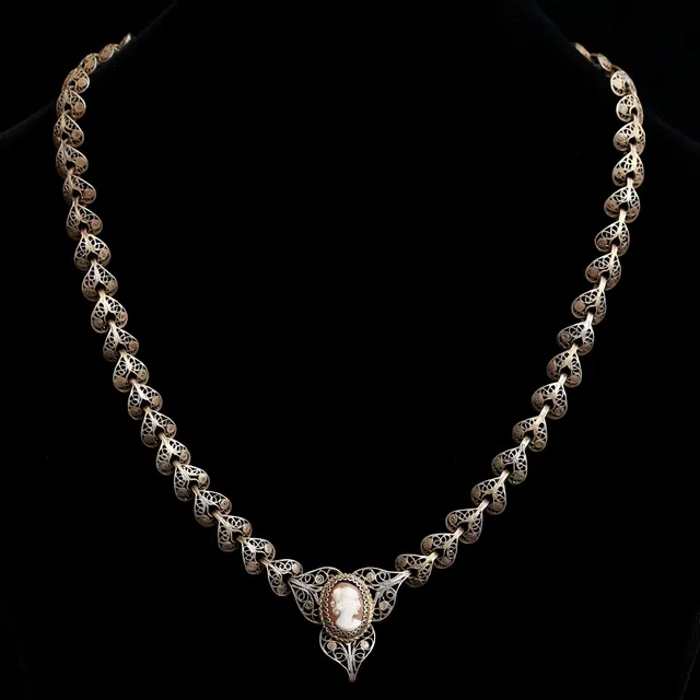 COLLIER, filigran med camé, tidigt 1900-tal.