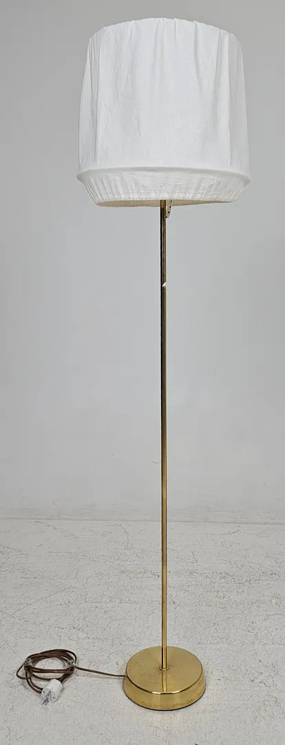GOLVLAMPA, mässing, Möllers Armatur AB Eskilstuna, märkt MAE 86, 1900-talets andra hälft.