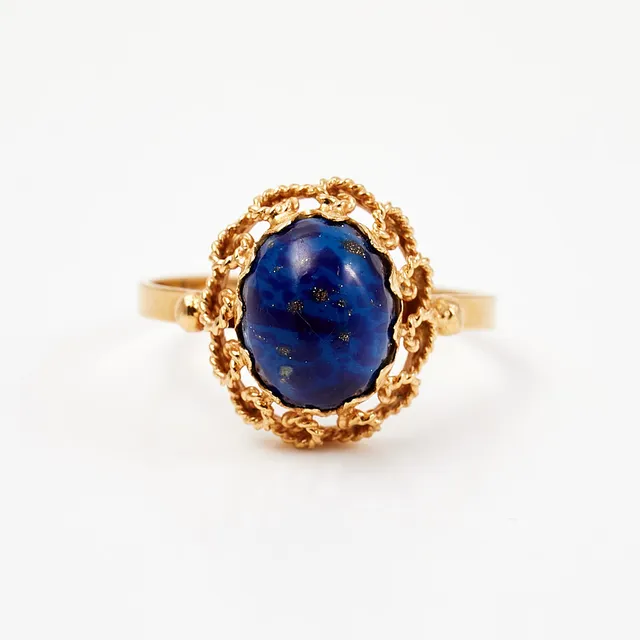 RING, 18 k guld, cabouchonslipad Lapis Lazuli.