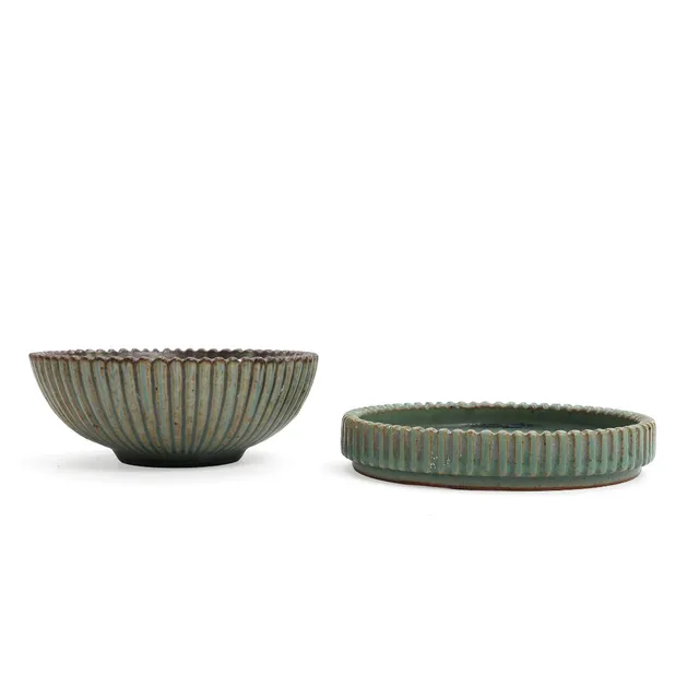A stoneware dish and bowl, decorated with greenish glaze. Signed monogram. Model 136 and 120. H. 2.5. Diam. 13.5 and H. 5. Diam. 13 cm. (2)