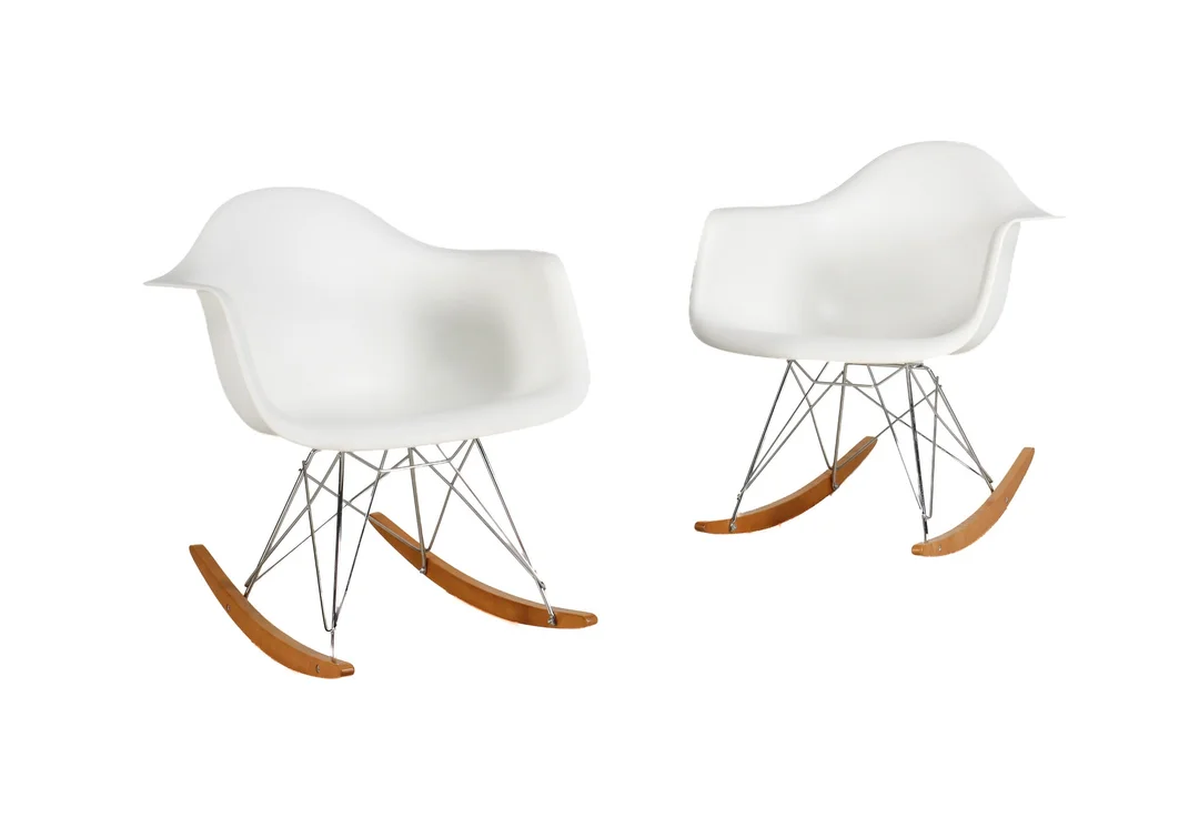Charles Eames for Vitra. Pair of rocking chairs, 'Rocker', model 'RAR' — Furniture/Lounge chairs — Lauritz
