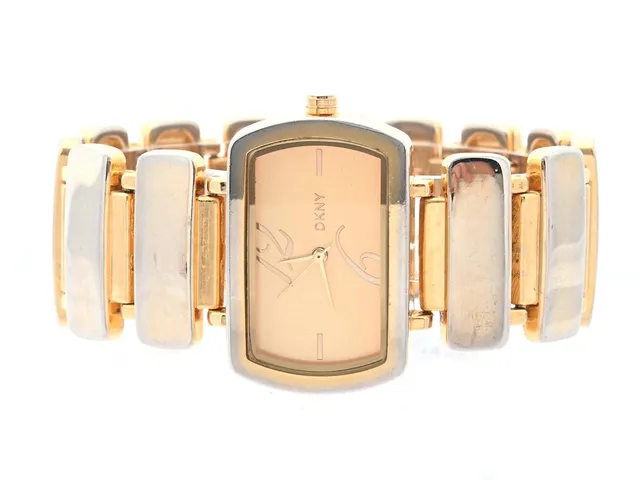 DKNY, stål, quartz, boettnr.29814, med guldfärgat stålarmband, missfärgningar