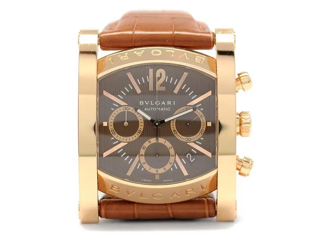 BVLGARI, Assioma, Cal 080 TEEA, Serie nr. 292304, Ref nr. AA P 48 G CH, Boett nr. L194, kronograf, herrur, 38 x 39 (48) mm, 18K guld, automatisk, safirglas, datum, läderband, viklås i 18K guld, cert, maj 2008, box, ytterkartong. Limiterad och numrerad (Nr. 16/99).
