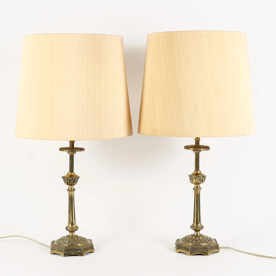 BORDSLAMPOR paret, gjuten metall. — Table Lamps — Karlstad Hammarö Auktionsverk