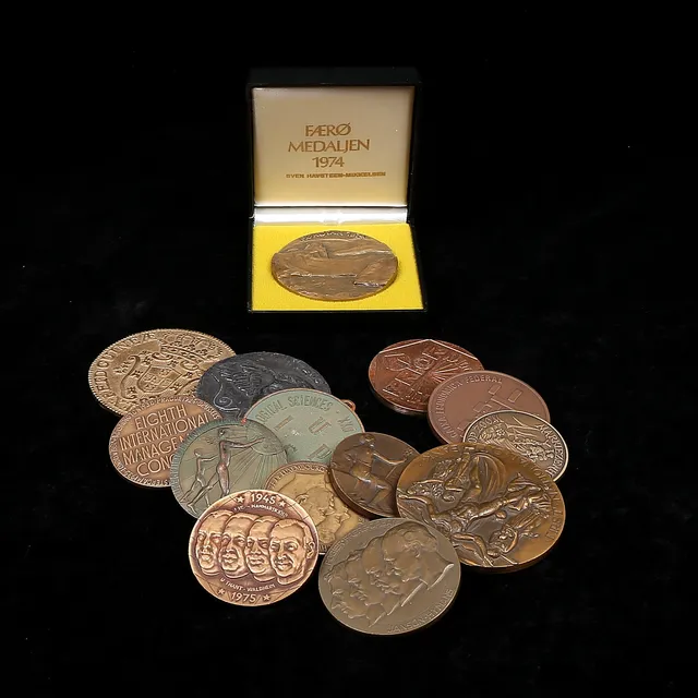 MEDALJER, 14 st, brons/tenn, 1900-tal.