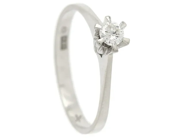 STRÖMDAHL, enstensring, 18K vitguld, briljantslipad diamant ca 0,15 ct, Stjärnringen, ca TW/VS, stl 17,25 mm, vikt 1,9 g.