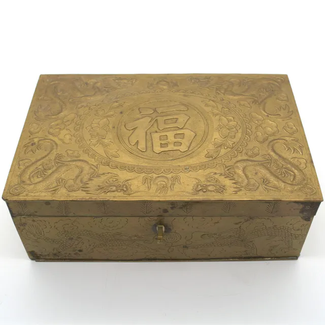 MESSINGDOSE MIT DRACHENORNAMENTIK UND SCHRIFTZEICHEN „FU“, CHINA, 20. JAHRHUNDERT.