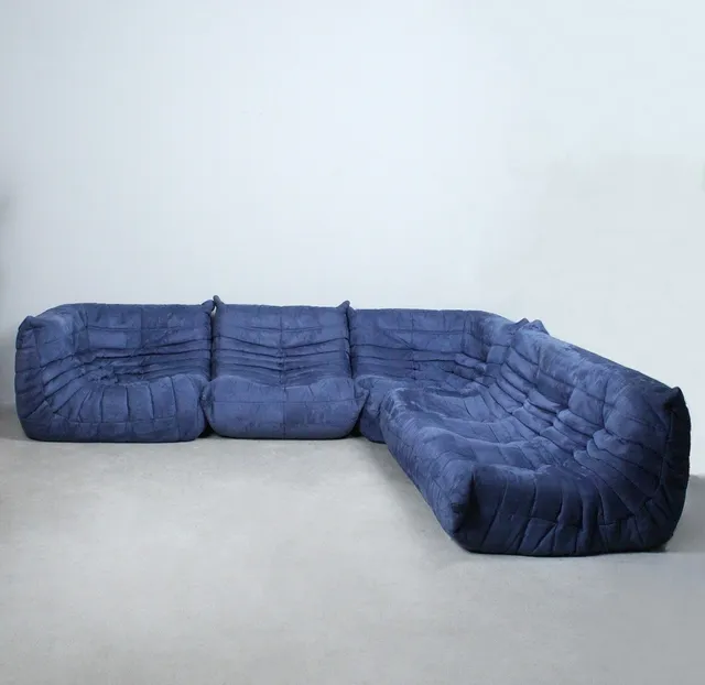 MICHEL DUCAROY. Ligne Roset. 4-teilige Sitzgruppe / Sofagarnitur, Modell 'Togo', Alcantara, Entwurf 1973, Frankreich.
