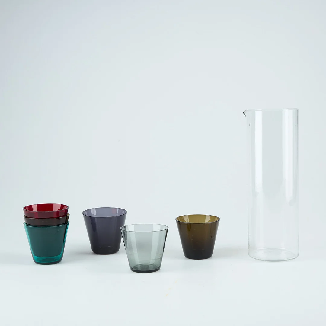 KAJ FRANCK. KARAFF modell 1609 och 6 Kartio glas, Nuutajärvi Notsjö. — Utility glass — Stockholms Auktionsverk Helsinki