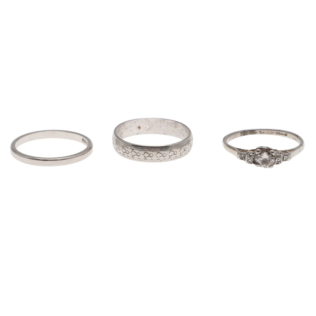 A DIAMOND SOLITAIRE RING. — Rings — Lawrences Auctioneers