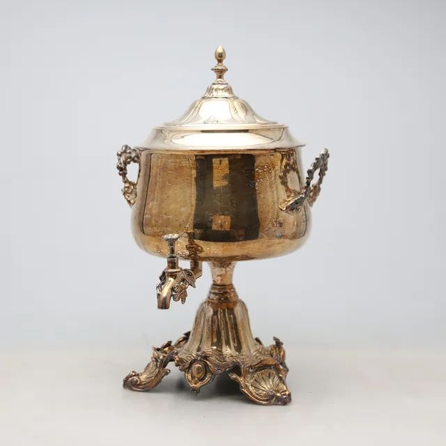 Probably English samovar in silver-plated metal, early decades of the 20th Century.