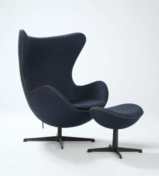 Arne Jacobsen. The Egg with stool, anniversary edition, special issue with canvas, 031/999. (2)
