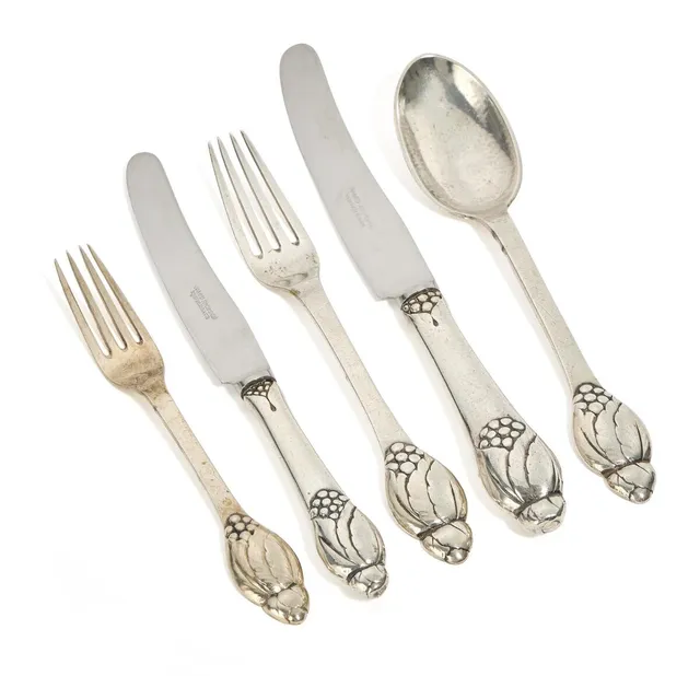 “No. 6”. Hammered silver cutlery. Made and stamped by Evald Nielsen. Weight excl. pieces with steel 170 g. (5)