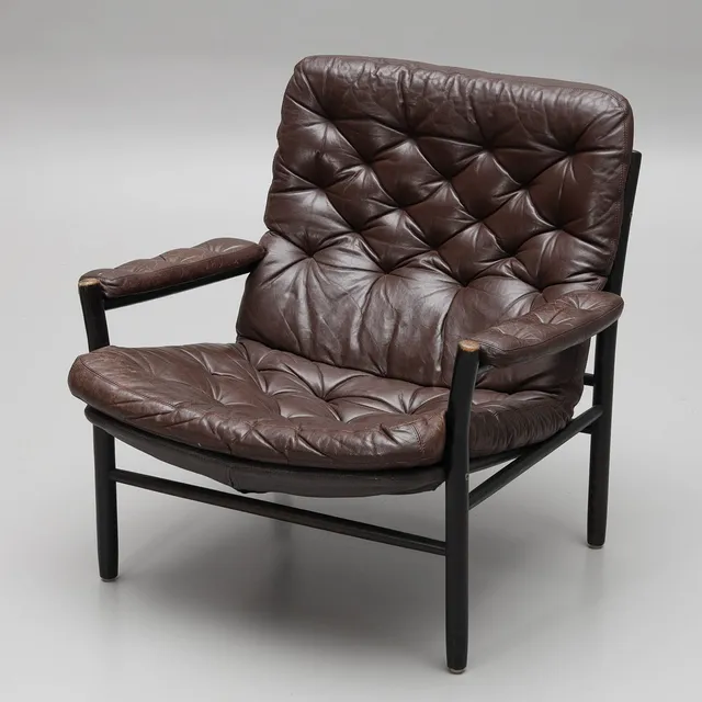 KENNETH BERGENBLAD. Fåtölj, skinn, "Kavaljer", Dux, 1970-tal.