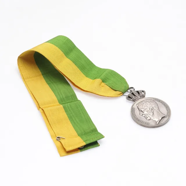 FÖRTJÄNSTMEDALJ, silver, Gustav V, Från Kungl. Patriotiska Sällskapet, 1935, totalvikt ca 47.53g.