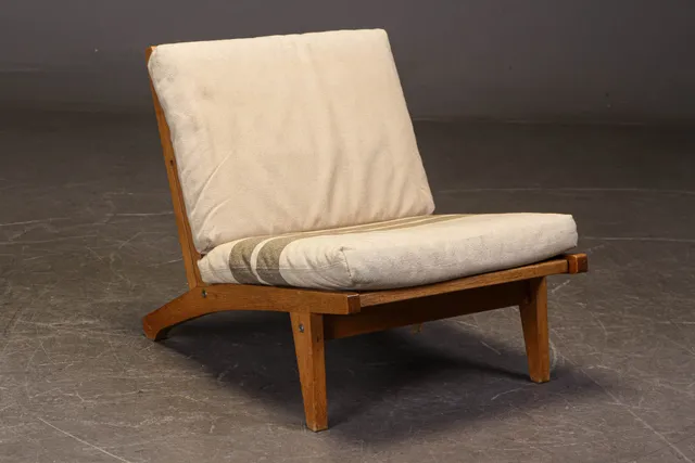 Hans J. Wegner. Lænestol model GE-375 af egetræ