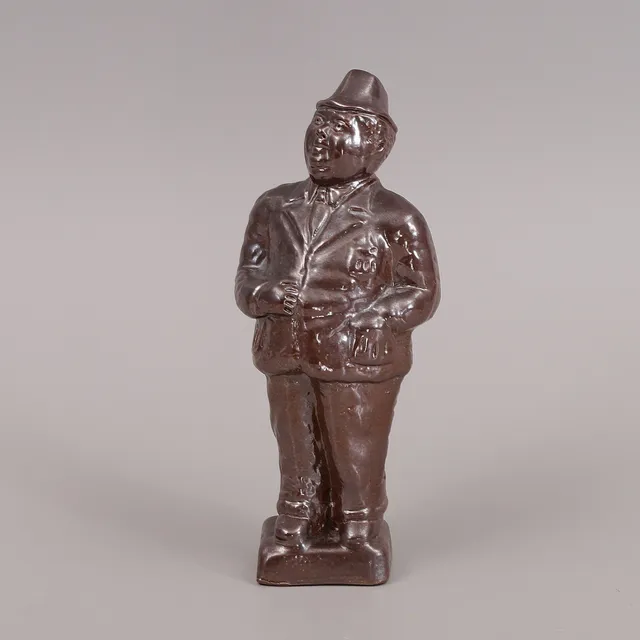 SVEN BOLIN. Figurin, "Edvard Persson", glaserat stengods, Höganäs, signerad.