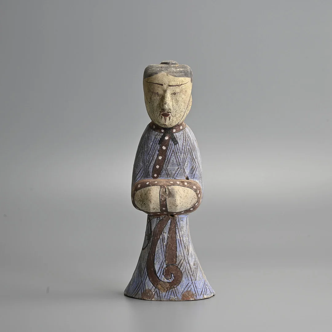 A CHINESE PAINTED POTTERY MALE FIGURE, HAN DYNASTY STYLE. — Ceramics & Porcelain — Ma San Auction
