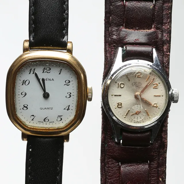 ARMBANDSUR, 2 st, Nilax och Tidéna.