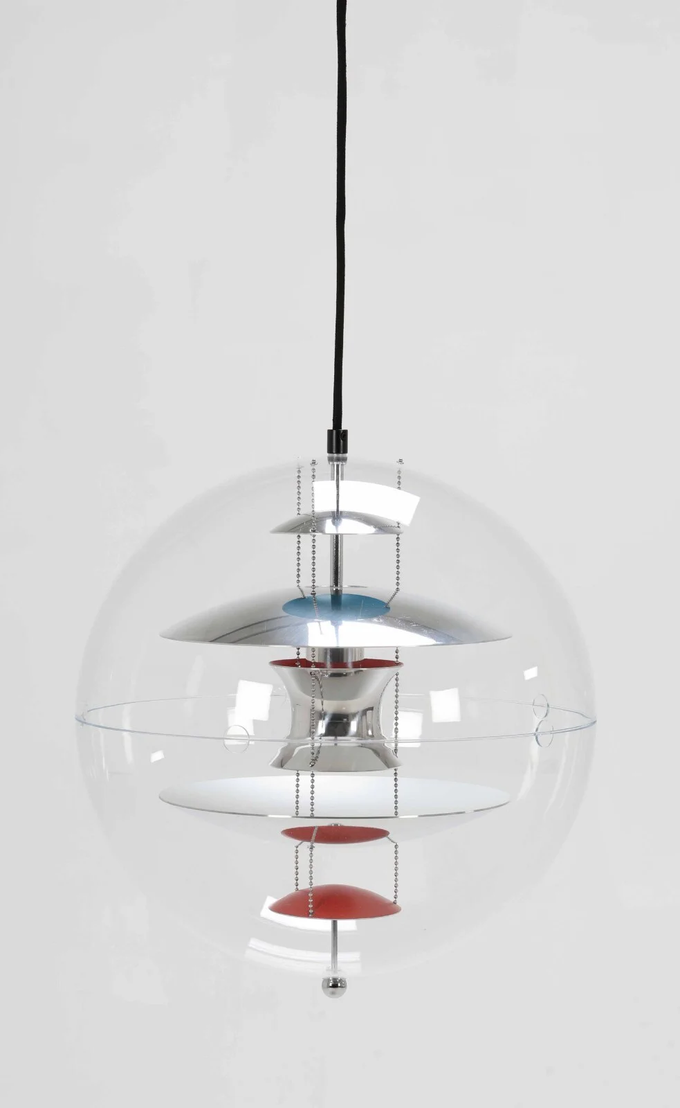 Verner Panton. 'VP-Globe' pendant, Ø 40 cm — Lamps and lighting/Pendant lights — Lauritz