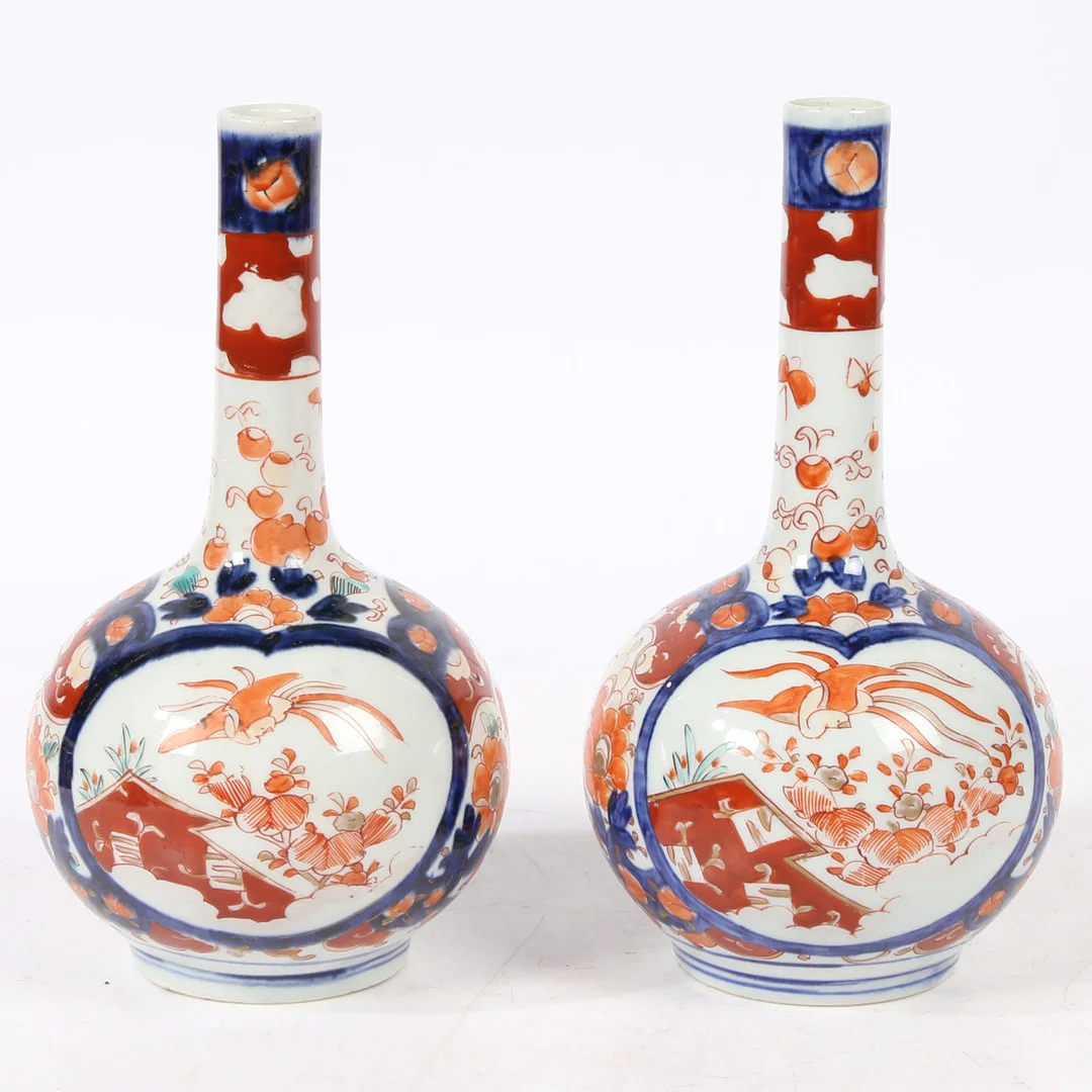 A PAIR OF JAPANESE IMARI BOTTLE VASES, 20TH CENTURY (2). — Asiatica — Bishop & Miller