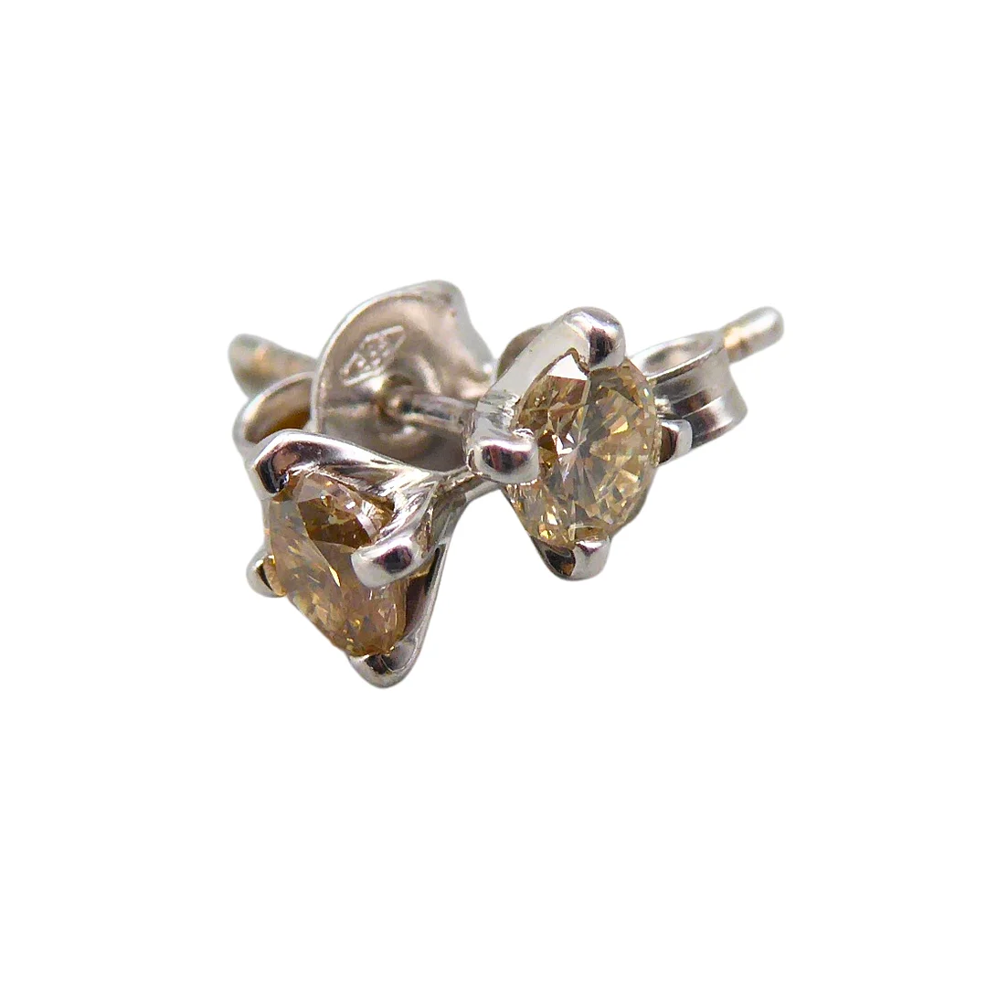 OHRSTECKER AUS WEISSGOLD VON 14K/585ER UND NATÜRLICHEN DIAMANTEN. — Earrings — Auktionshaus Stuber's Hammerschlag